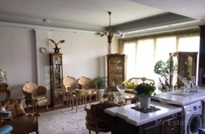 ۹۰ متر، ۲ خوابه، ۱۰ ساله بازسازی شده