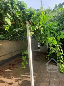 خانه ویلایی با مغازه تجاری