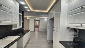 واحد جلو/پارکینگ سندی/پلان مربع/گنج