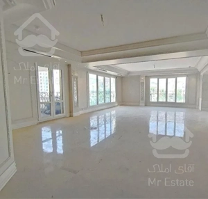 ۱۵۰ متر ، ۸ ساله ، شمال جردن - ولیعصر/امکانات کامل