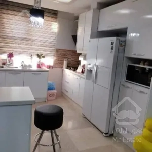 ۸۵متر/۲خواب/کم سن/خوش نور و نقشه/رو به آفتاب