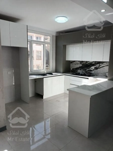 ۸۰ متر/ فول امکانات/غرق نور