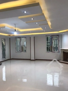 ۹۱ متر/نما تراورتن/فول امکانات/چهارباغ شرقی