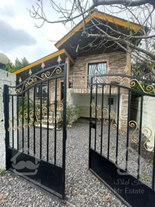 ویلا نیم پیلوت/۲۴۰ متر زمین/۱۳۰ متر بنا