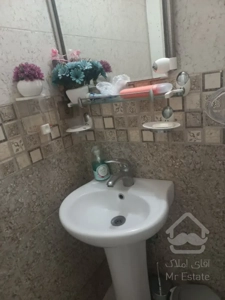 ۵۰ متر در خیابان استخر