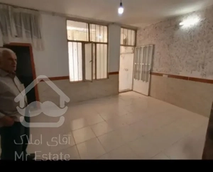خانه 50دربست ورامین خیابان شهید چمران
