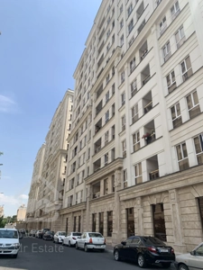 فروش آپارتمان مسکونی لوکس 195 متری سه خواب با سند شخصی