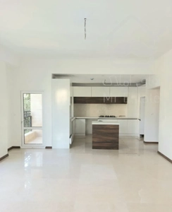 فروش آپارتمان ۶۶ متری یک خوابه نما تراورتن خطی رو به آفتاب در کوی ارم