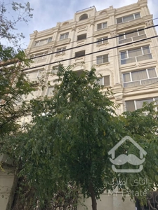 آپارتمان ۱۳۵ متری ۳خواب/۲پارکینگ/فول مشاعات