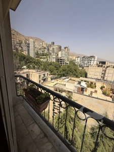 نیاوران گل سنگ ۱۲۵ متر با بالکن قابل چیدمان و‌ویو زیبا