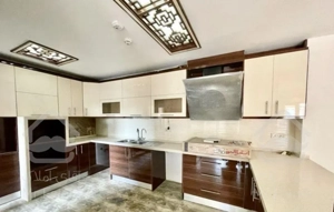 اپارتمان ۱۳۲ متری برای فروش در اندرزگو