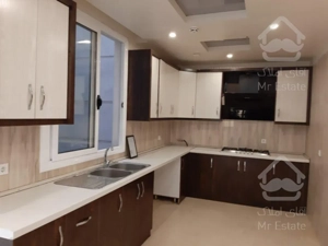 76 متر در قلهک