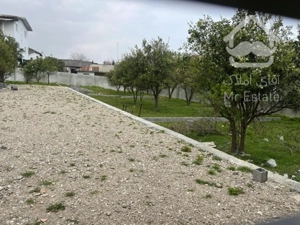 زمین باسند داخل مجتمع ۶ واحدی