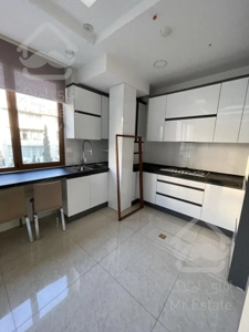 ۲۳۰ متر شمال جردن(۳ پارکینگ سندی)