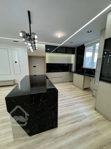 فروش آپارتمان ۸۵ کتری ۲ خوابه رو به آفتاب و بدون مشرف در فردوس