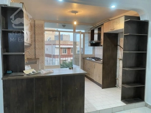 69 متر یک خوابه با پارکینگ و انباری