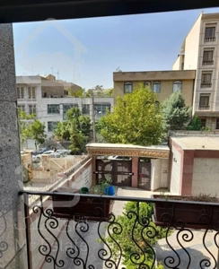 ۱۰۷متری . پونک . خوش طینت .