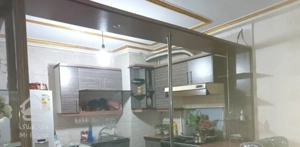 اپارتمان دو خوابه تمیز و کاغذ دیواری شده