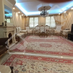 ۱۳۵ متر/۳ خواب/تکواحدی/سالن پرده خور/چهارباغ