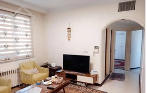 بالاتر از میدان کتاب بعد رستورانها کوچه گلبرگ سوم