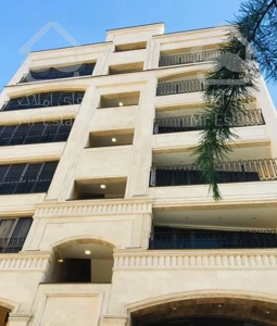 فرمانیه شرقی ، ۲۱۰ متر ،فول مشاعات ،۲ پارکینگ سندی