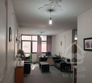 ۸۷ متری ۲ خوابه طبقه ۱ در ایرانشهر پارکینگ