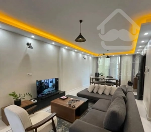 ۹۳ متر / دو خواب / رو به کوچه‌/ طوقانی / طبقه آخر