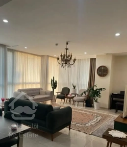 ۱۳۵متر ۳خواب ۲پارکینگ دونبش