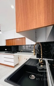 فروش آپارتمان کم واحدشیک با سالن بزرگ در رادیودریا