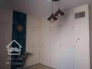 ۷۵ متر دو خوابه ؛ پلیس