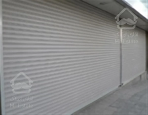 سه دهنه مغازه با آپارتمان با خانه مسکونی بالای ملک