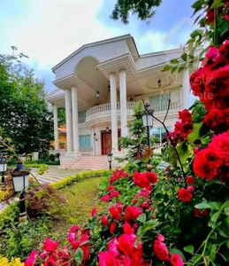 عمارت400مترمبله/حیاط بزرگ آلاچیق سندتکبرگ*زیرقیمته