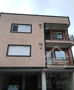 ساختمان دو و نیم طبقه فول امکانات شیک در بزمینان