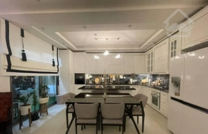 آپارتمان۱۳۰متر حاشیه دهخدا(معاوضه)