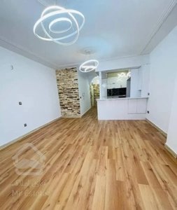 طبقه دوم با پارکینگ، در اندیشه، قیمت کل ۳۲۰۰