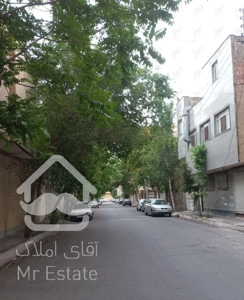 حیاط سه طبقه ۲۹۰ متر دامپزشکی. یکجا