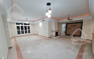 ١٣٠ متر ٣ خواب ٢ پارکینگ طبقه آخر