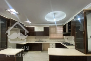 گیشا ۹۹ متر ۳ خواب فرعی دنج ۱۰ سال ساخت واقعی