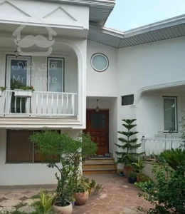 ۴۰۰متر ویلایی ولیعصر حیاط دار دارای الاچیق ۳ خواب