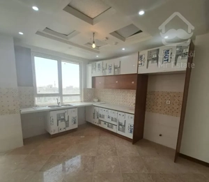 ۷۹ متر ۲ خواب / کلید نخورده / سالن پرده خور