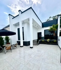 ۲۰۰متر ویلافلت مدرن*مجتمع شهرکی*نوساز سند تک برگ