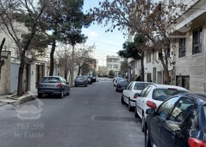 فروش۲۴۰متر بنا در ۲ طبقه / ۲۰۰ متر زمین / زیبادشت / دهکده المپیک