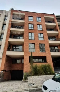 آپارتمان ۱۲۰ متری در فاز ۱