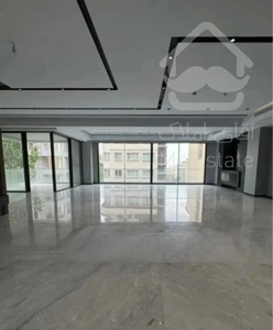۱۹۰ متر ۳خواب مستر/۱۰۰ متر حیاط اختصاصی/ ۲ پارکینگ
