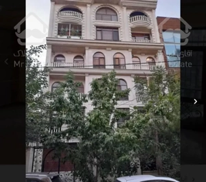 ۲۳۵ متر تک واحدی     ۴ پارکینگ     ۳ مستر