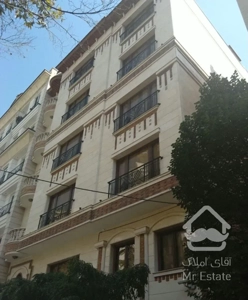 ۱۳۰ متر سه خوابه دو طرف نورگیر