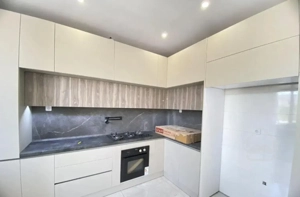 130متر* اوایل هنرستان * مستغلاتی * قرارداد ۲ ساله