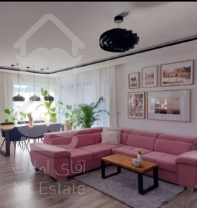 ۸۰ متر شهرزیبا سالن پرده خور ۸ ساله