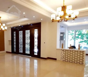 ۱۵۰ متر شمال کاخ