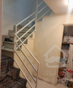 ملک دارای حیاط خلوت وتخت تاشو وکمددیواری میباشد